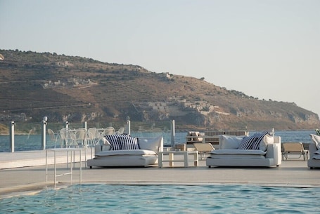 Una piscina al aire libre. Porto Vitilo Boutique Hotel