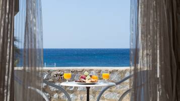 Junior Suite, Mountain View | Minibar, in-room safe, desk, soundproofing