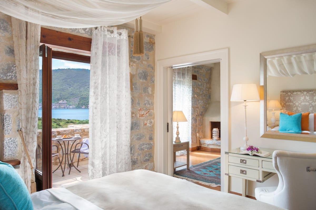 executive suite | 1 bedroom, minibar, in-room safe, desk