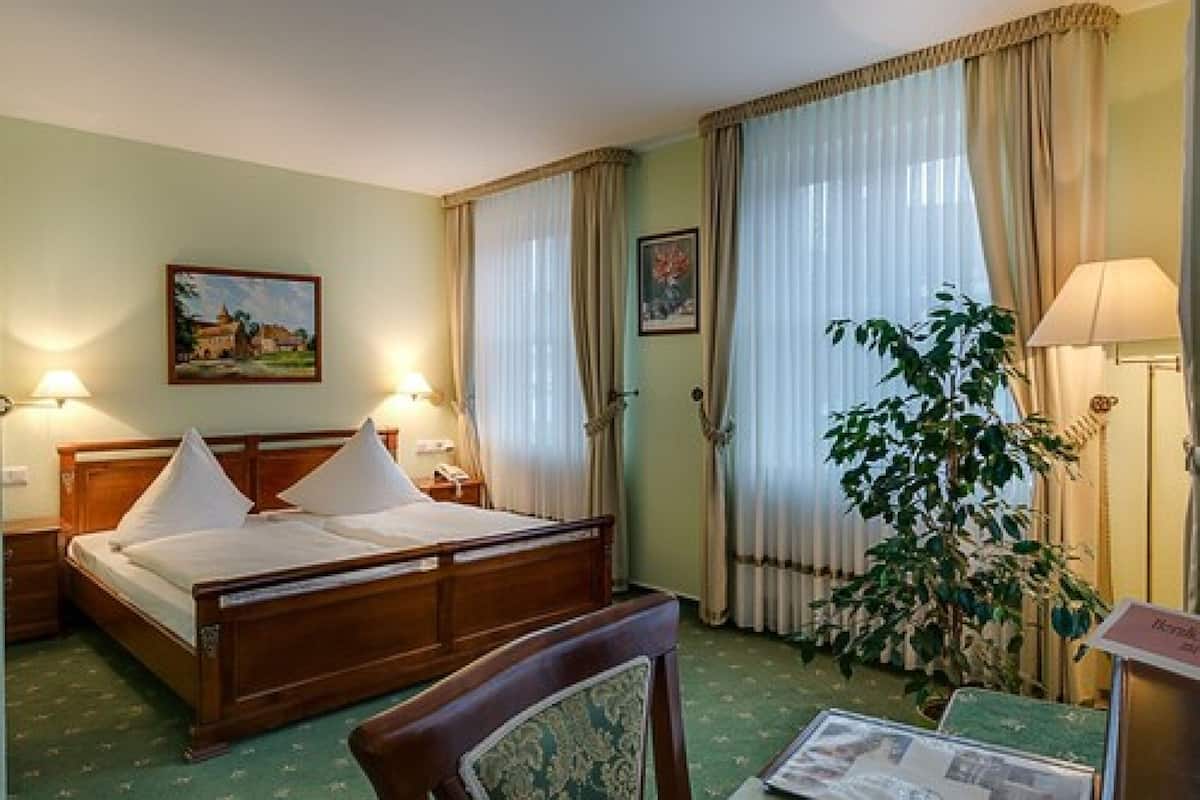 double room, non smoking | desk, iron/ironing board, free wifi, bed sheets