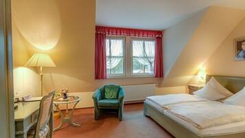 Doppelzimmer, Nichtraucher | Schreibtisch, BĂŒgeleisen/BĂŒgelbrett, kostenloses WLAN, BettwĂ€sche