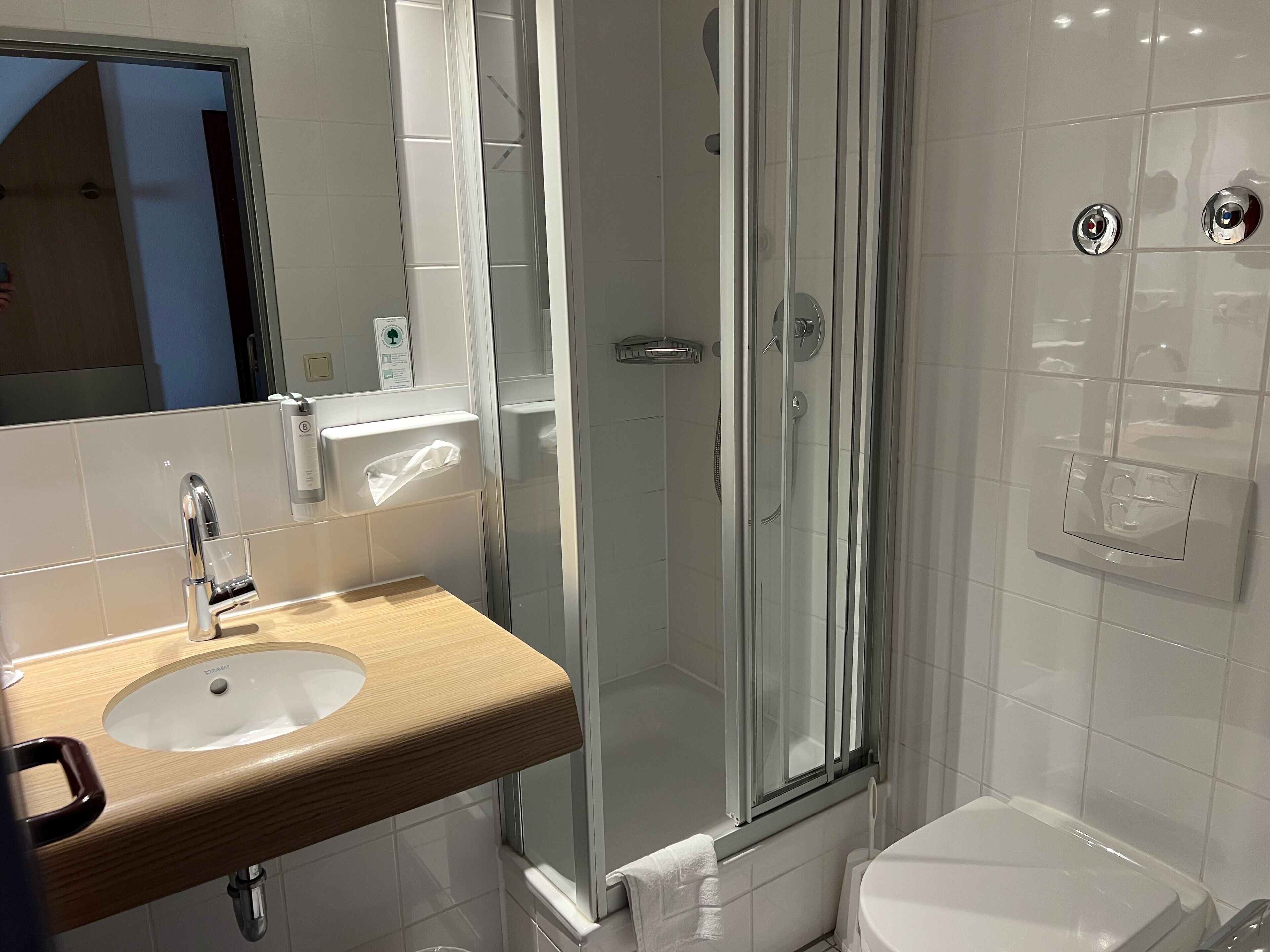 basic single room | bathroom | shower, free toiletries, hair dryer, towels
