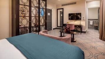 Hypo-allergenic bedding, minibar, in-room safe, desk