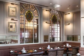 Breakfast, lunch and dinner served - Courthouse Hotel Shoreditch (London)