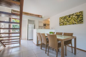 Bungalow Mewah, 4 kamar tidur, kolam renang pribadi | Dapur pribadi | Microwave, oven, kompor, dan peralatan masak/sendok-piring