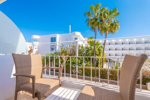 Standard Twin Room, Balcony, City View | Balcony - Hotel Antares (Santanyi)