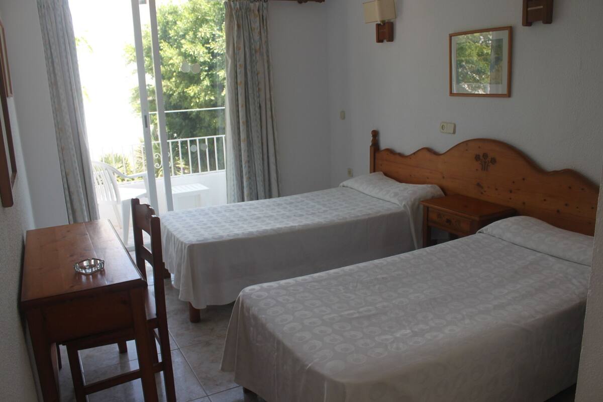 غرفة مزدوجة أو بسريرين منفصلين | ستائر تعتيم وأسرّة أطفال/رضّع (مجانًا)