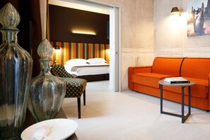 Executive suite | Woonkamer | Een flatscreentelevisie