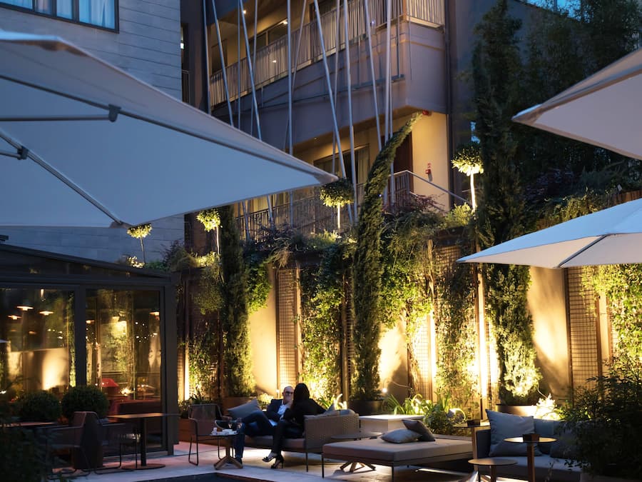 Facciata della struttura - sera/notte