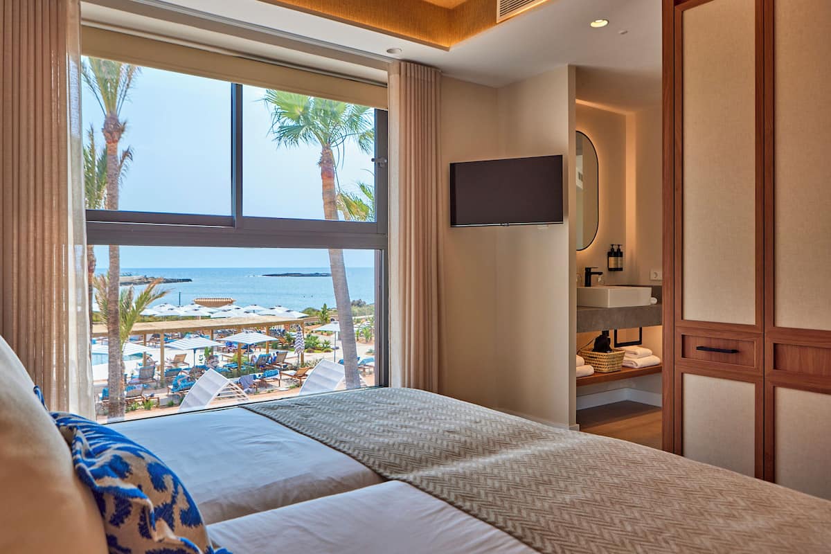 Suite, Balcony, Sea View | Minibar, in-room safe, desk, WiFi (free)