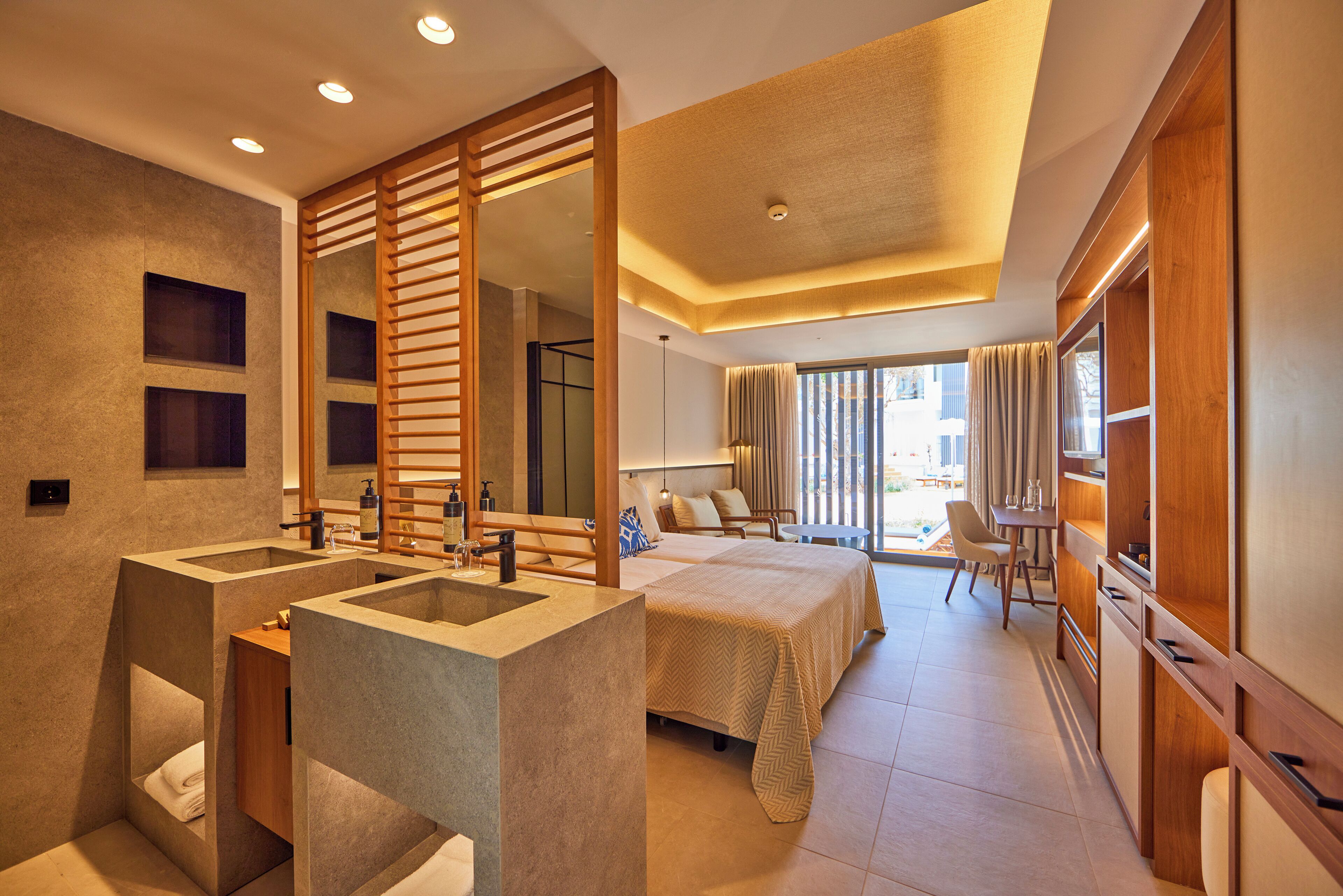 1 bedroom, minibar, in-room safe, desk