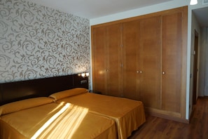 Double or Twin Room | Minibar, blackout drapes, soundproofing, free WiFi - Hotel Don Agustín (Manilva)