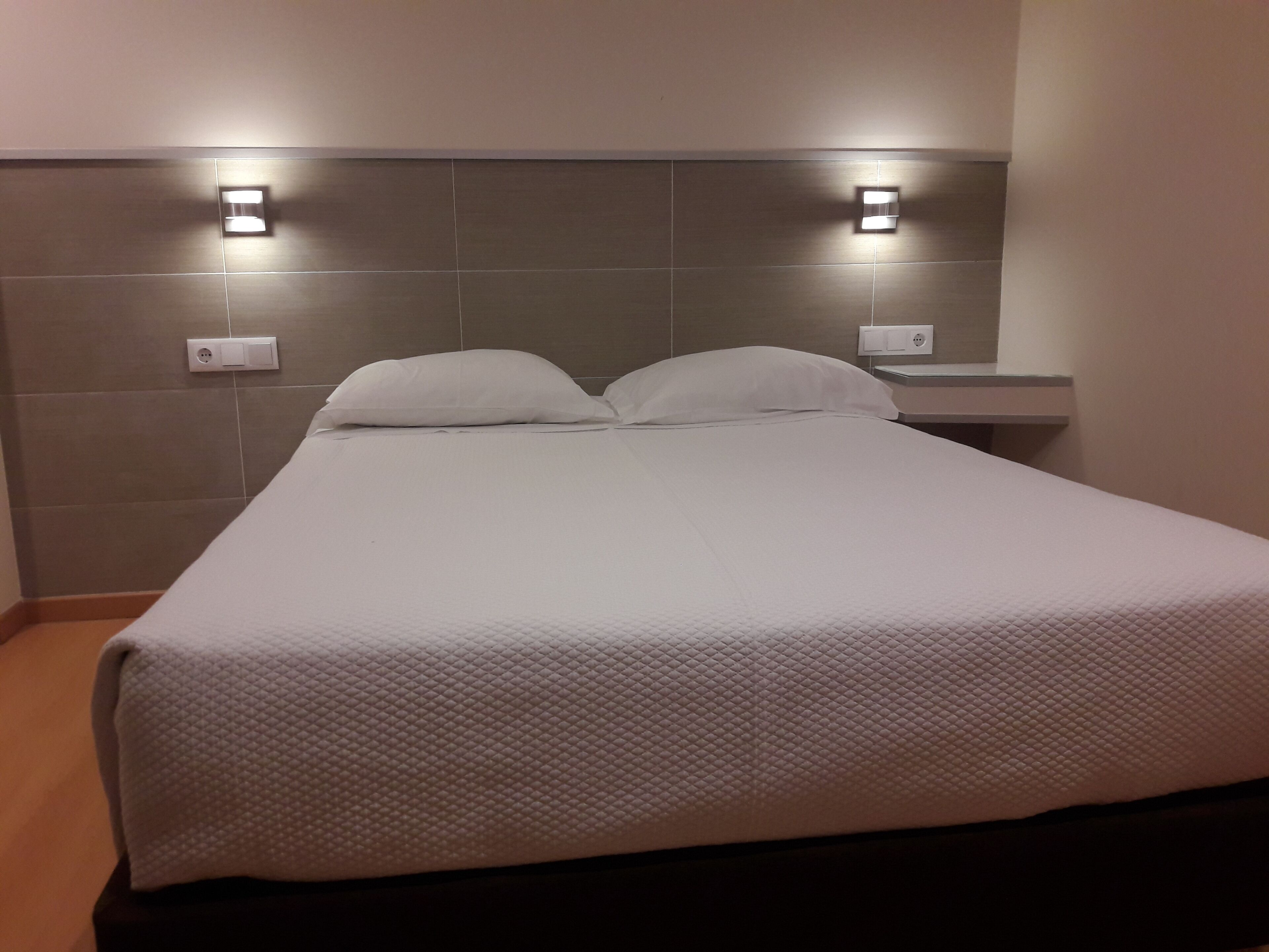 double or twin room | desk, cots/infant beds, free wifi, bed sheets
