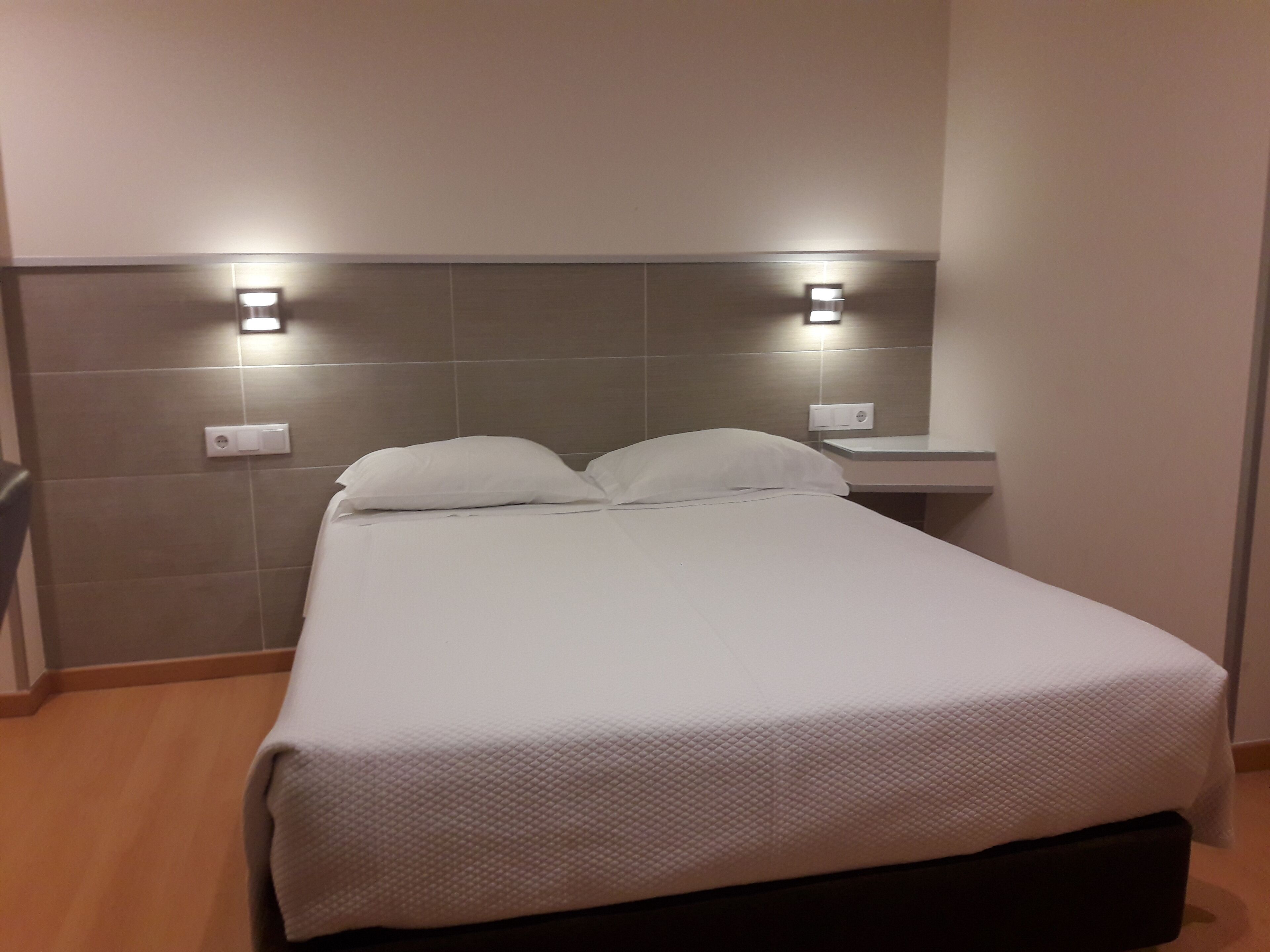 double or twin room | desk, cots/infant beds, free wifi, bed sheets