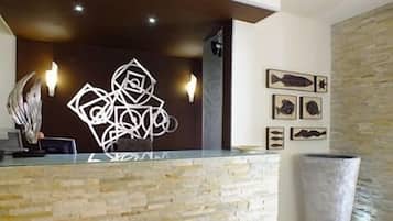 Quầy tiếp tân