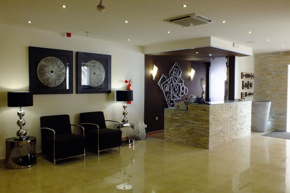 Check-in/check-out kiosk