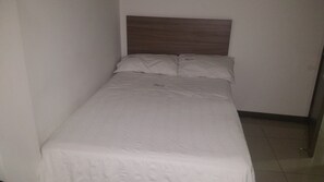 Single Room | Minibar, in-room safe, desk, iron/ironing board (on request)