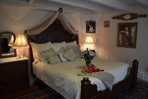 Suite (The Bowman Suite) | Individually decorated, individually furnished, iron/ironing board - E J Bowman House Bed & Breakfast (Lancaster)