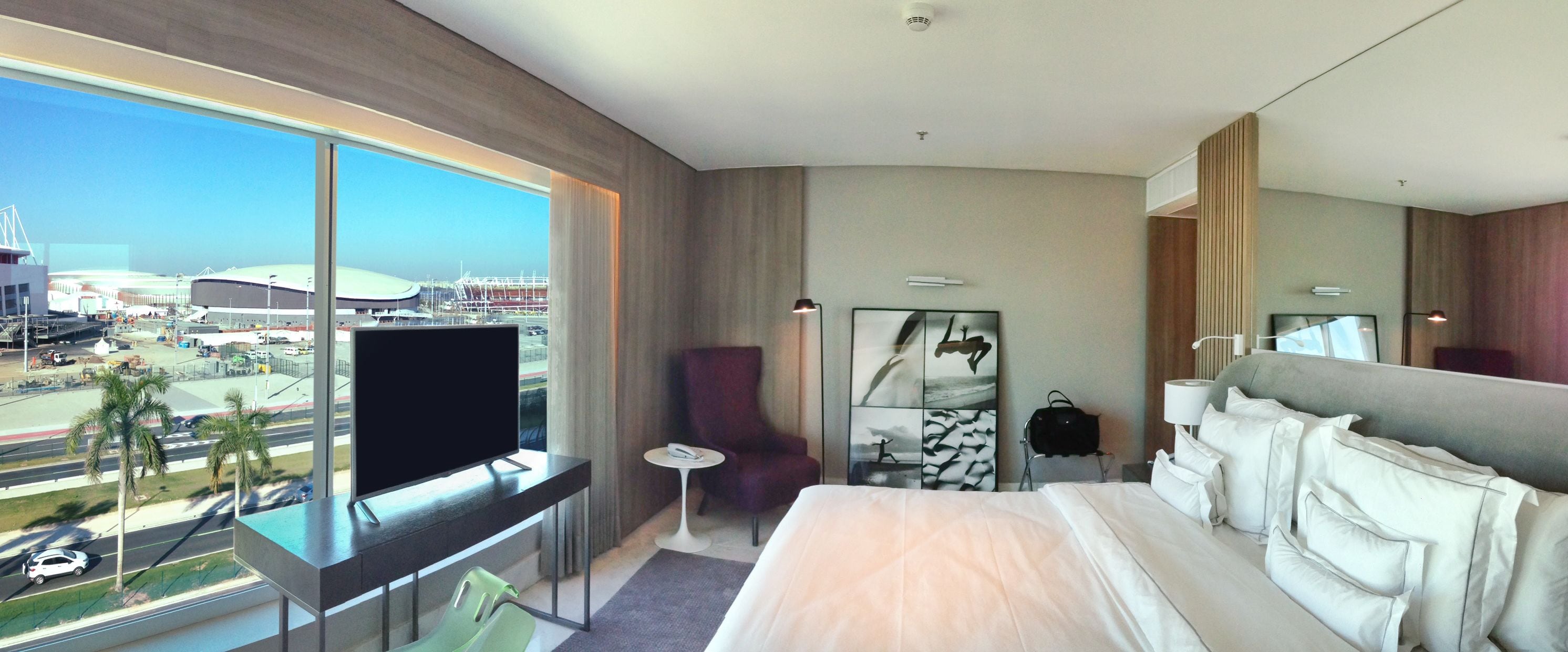deluxe room, 1 king bed | premium bedding, minibar, in-room safe, desk
