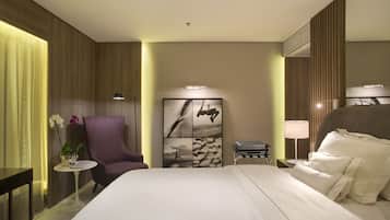 Camera Deluxe, 1 letto king | Biancheria da letto di alta qualità, minibar, una cassaforte in camera