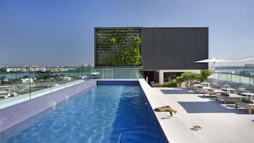 Outdoor pool, pool umbrellas, sun loungers