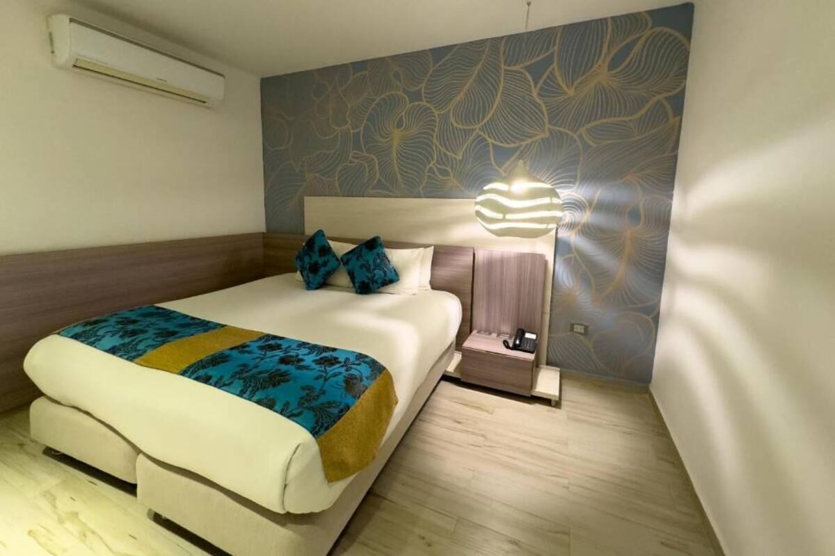 1 bedroom, premium bedding, minibar, in-room safe
