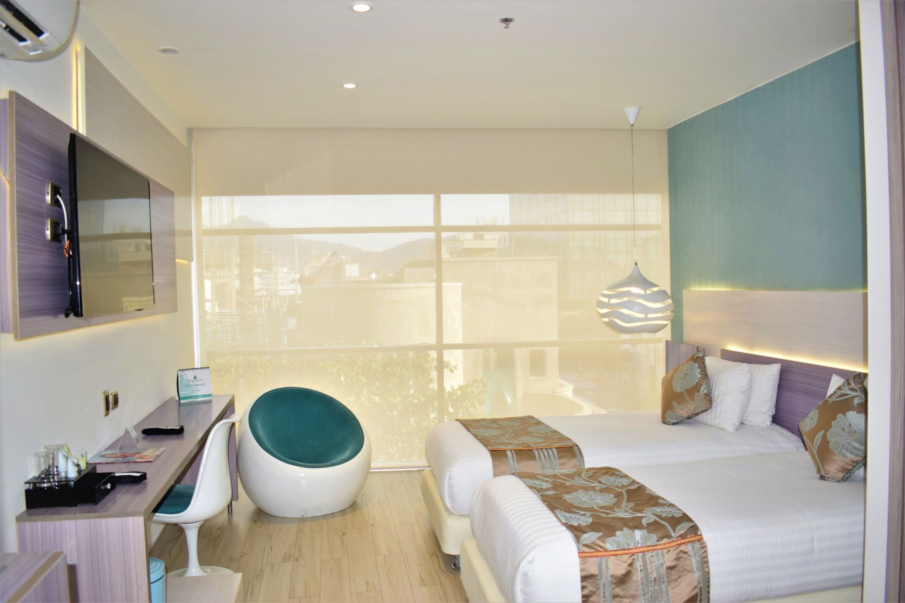 Ropa de cama de alta calidad y minibar 