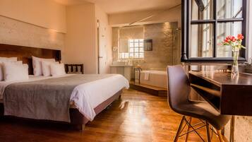 Appartement Sénior, 1 trÚs grand lit, vue montagne | Salle de bain