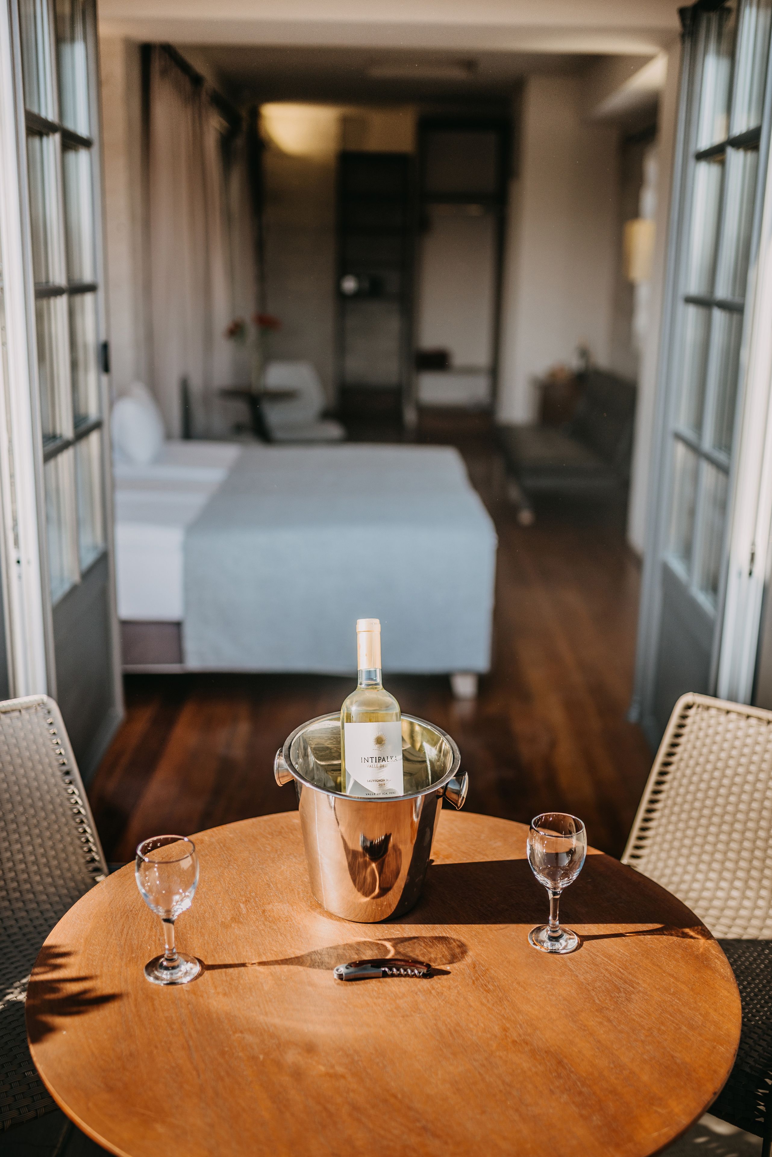 ห้องจูเนียร์สวีท | เครื่องนอนระดับพรีเมียม, ผ้านวมขนเป็ด, มินิบาร์, ตู้นิรภัยในห้องพัก