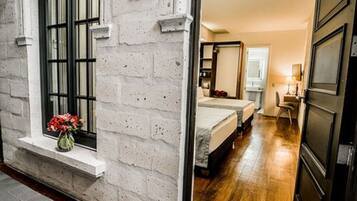 Chambre Classique, 2 lits doubles, accessible aux personnes à mobilité réduite