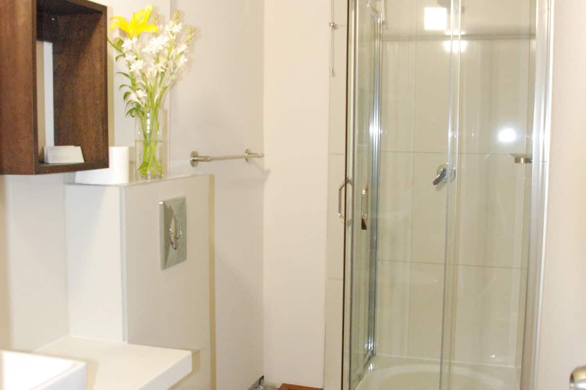 junior suite | bathroom | free toiletries, hair dryer, bathrobes, slippers