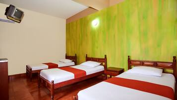 Quadruple Room | In-room safe, rollaway beds, free WiFi