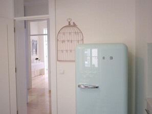 Deluxe Apartment, 2 Bedrooms | Shared kitchen