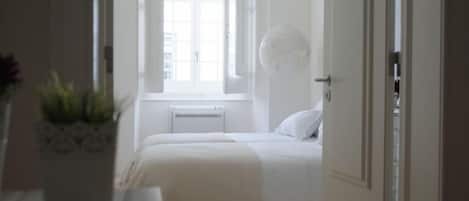 In-room safe, soundproofing, iron/ironing board, free WiFi