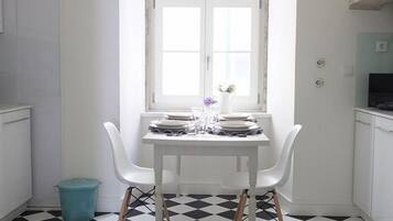 Deluxe Apartment, 2 Bedrooms | In-room dining