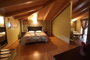 In-room safe, soundproofing, free cribs/infant beds, free WiFi - Delfini Hotel (Amfilochia)