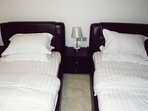 Apartment, 2 Bedrooms | In-room safe, free cots/infant beds, free rollaway beds, free WiFi