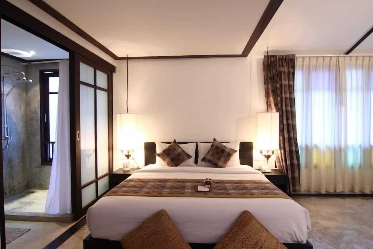 Deluxe Room | Värdeförvaringsskåp på rummet, skrivbord, barnsängar och extrasängar