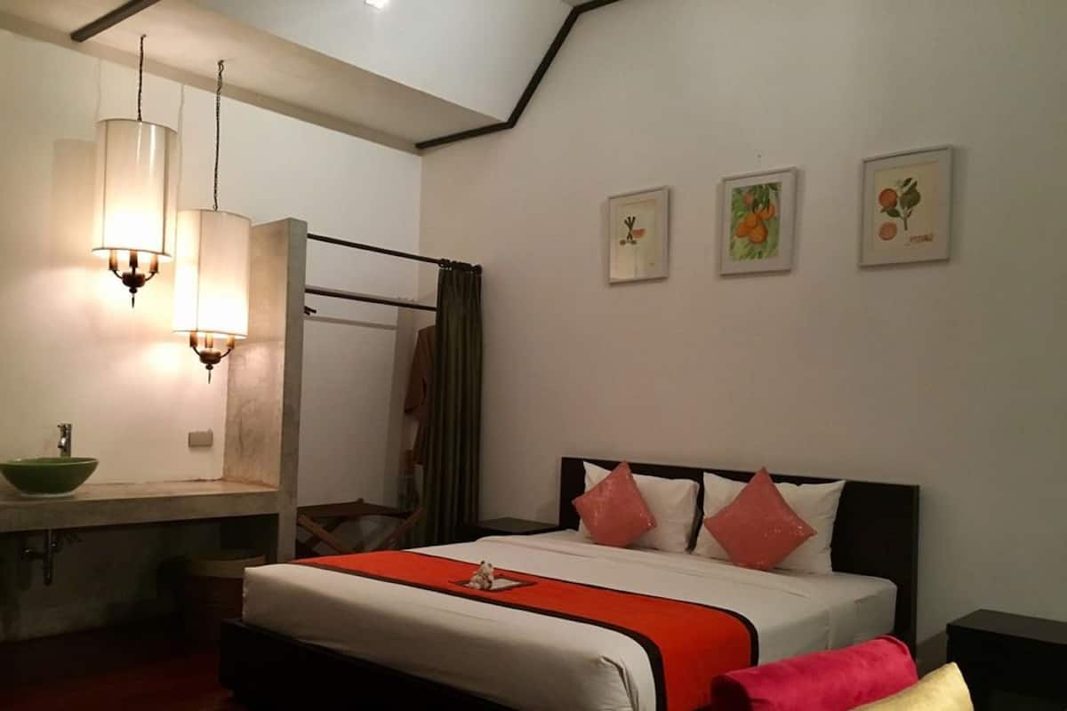 Superior Room | Värdeförvaringsskåp på rummet, skrivbord, barnsängar och extrasängar