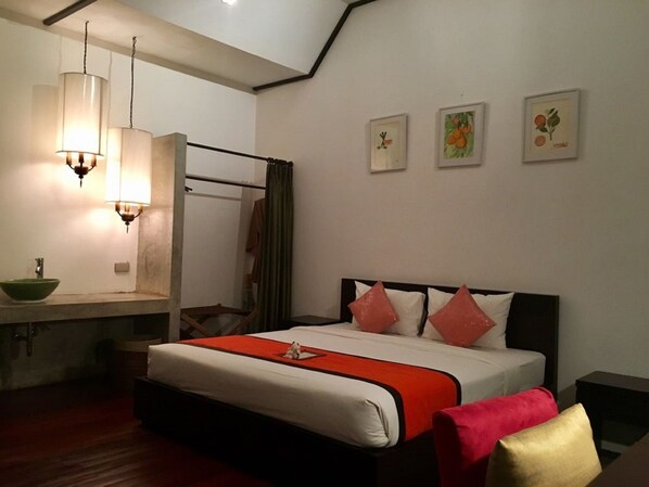 Caja de seguridad en la habitación, escritorio y cunas