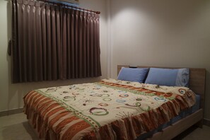 วิลล่า, 3 ห้องนอน, วิวสระว่ายน้ำ | 3 ห้องนอน, ตู้นิรภัยในห้องพัก, โต๊ะทำงาน, Wi-Fi ฟรี