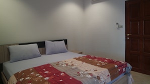 Villa, 3 Bedrooms, Pool View | 3 bedrooms, in-room safe, desk, WiFi (free) - Paradise Pool Villa (Cha-am)