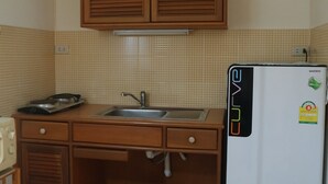 Private kitchenette - Little Nordic Cha Am Apartment (Cha-am)