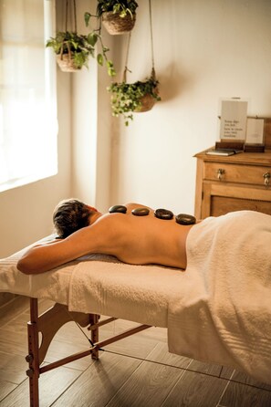 Outdoor treatment areas, deep-tissue massages, massages - Thanda Manzi Country Hotel (Centurion)
