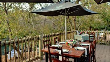 Breakfast, lunch, dinner served; garden views