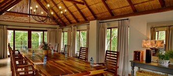 Thanda Manzi Country Hotel