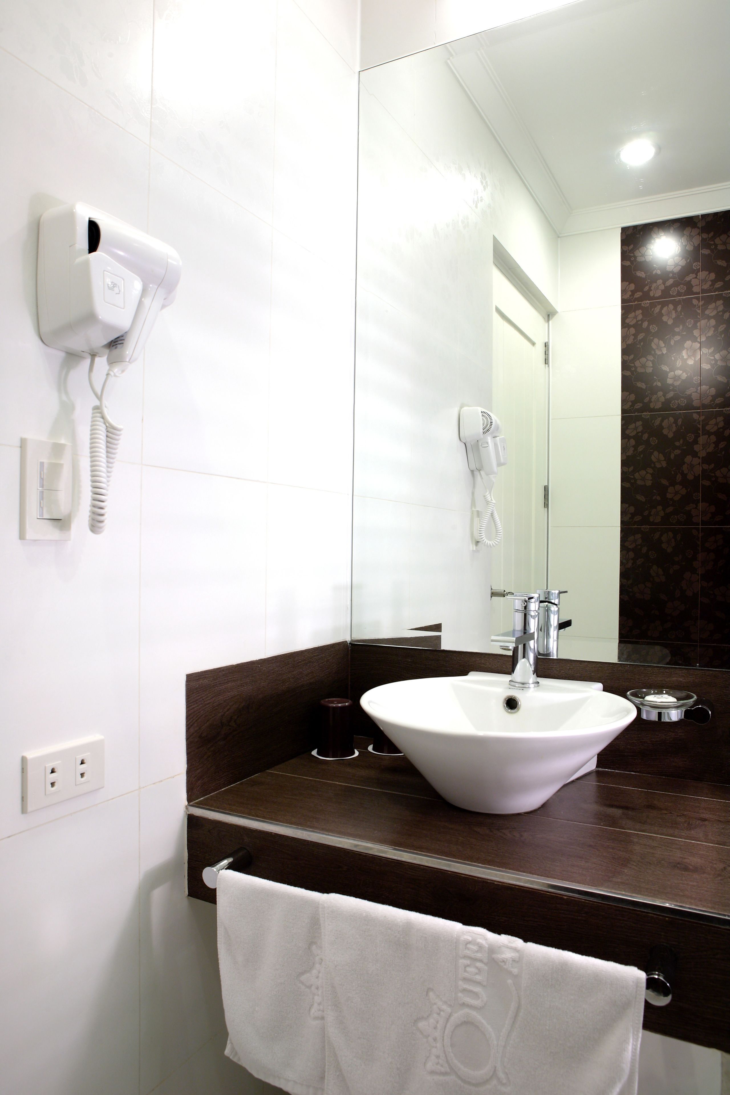 superior room | bathroom | slippers, bidet, towels