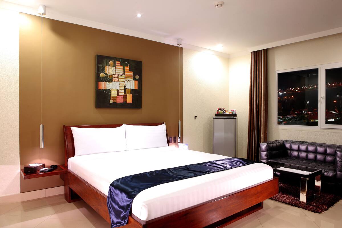 superior room | premium bedding, minibar, in-room safe, desk