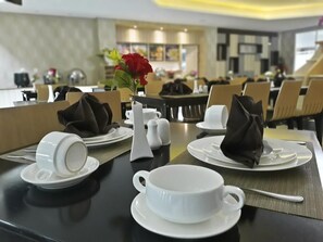 Breakfast, lunch, dinner served; international cuisine  - Grand Parama Hotel (Tanjung Redeb)