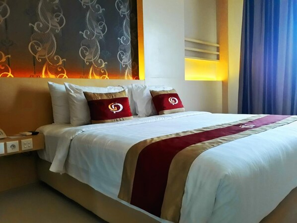 Minibar, desk, blackout drapes, soundproofing - Grand Parama Hotel (Tanjung Redeb)